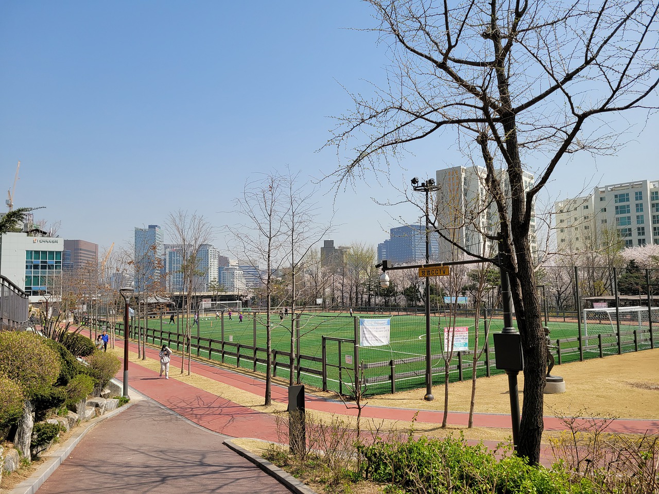 重庆铜梁龙冲超成功，重庆足球时隔4个赛季重返中超联赛