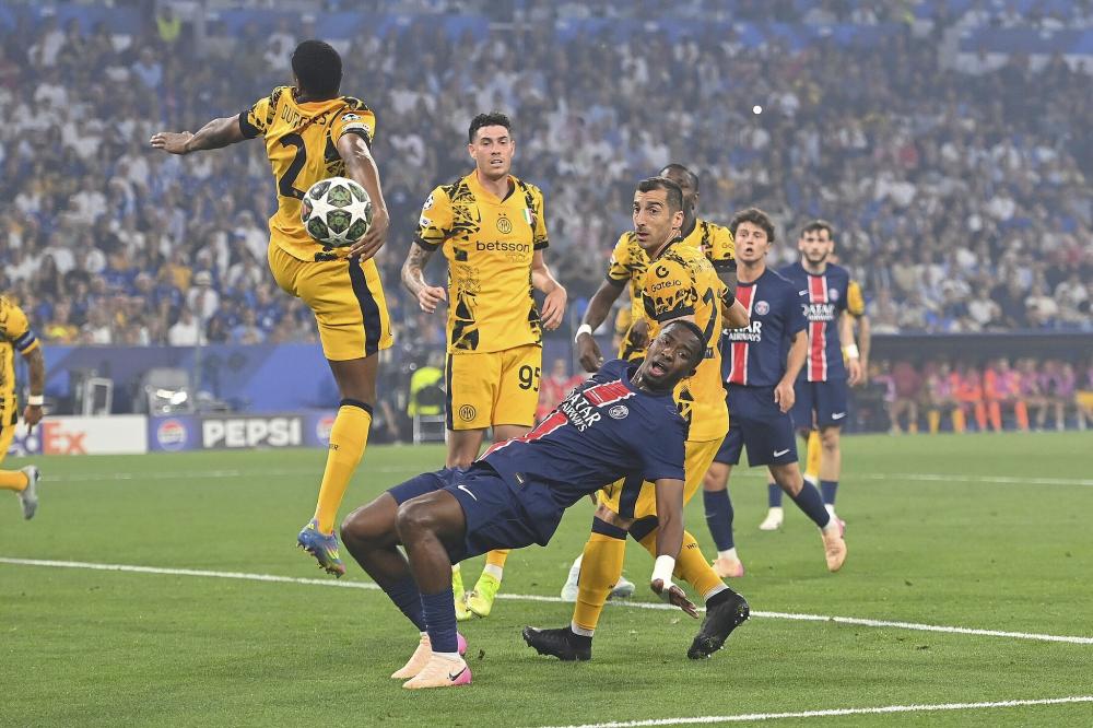 湖人vs猛龙首发：里夫斯搭档詹皇PK英格拉姆&巴恩斯