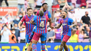 门将助攻前锋！离谱名场面